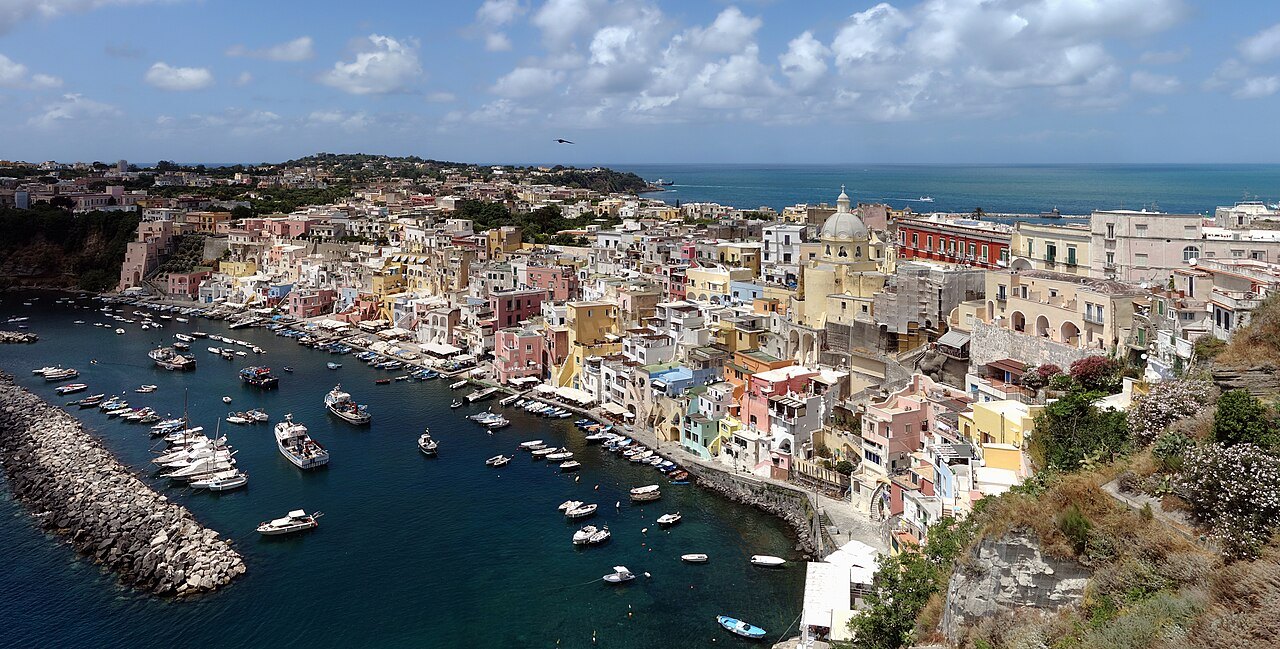 Le case colorate di Marina Corricella a Procida